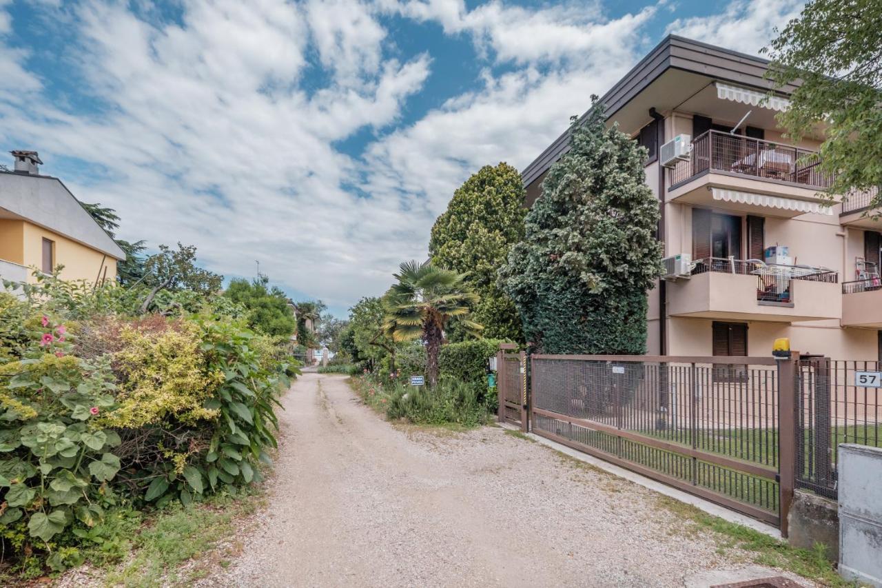 Casa Lugana 15 - Monolocale Con Piscina Fronte Lago Сірміоне Екстер'єр фото