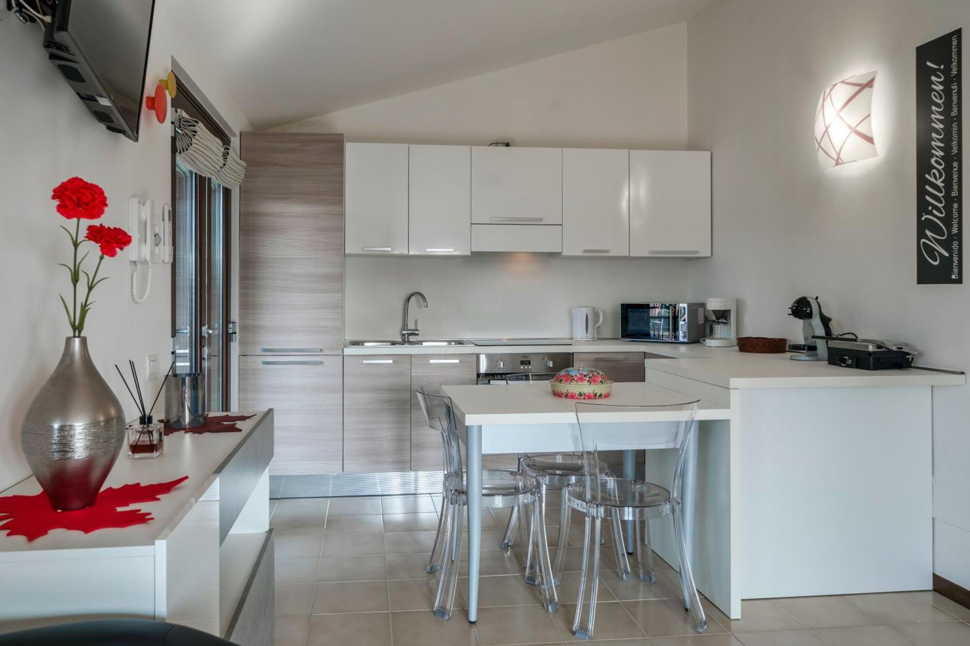 Casa Lugana 15 - Monolocale Con Piscina Fronte Lago Сірміоне Екстер'єр фото
