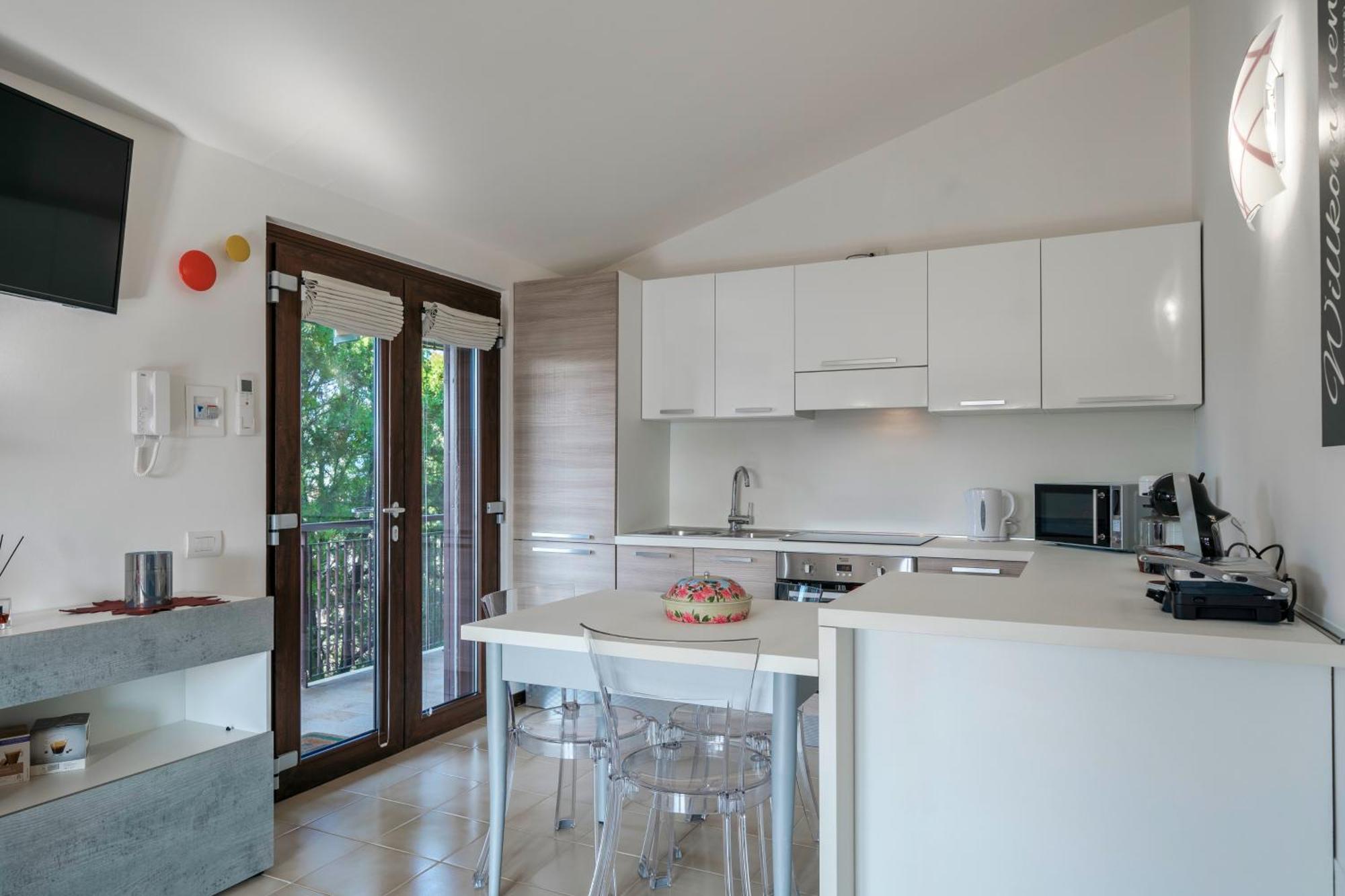 Casa Lugana 15 - Monolocale Con Piscina Fronte Lago Сірміоне Екстер'єр фото